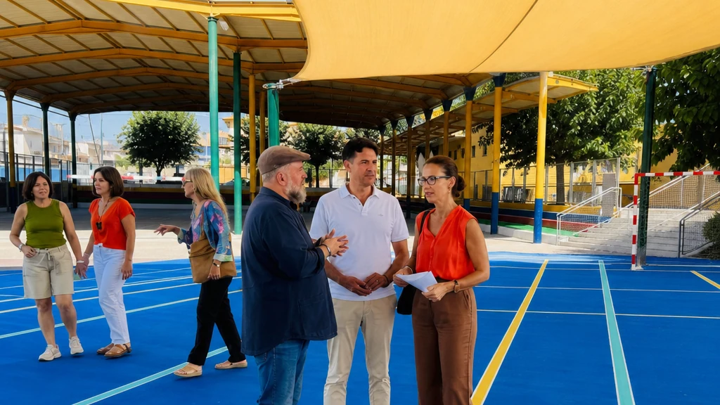 Visita municipal a las obras de mejora realizadas en un colegio público de Molina de Segur