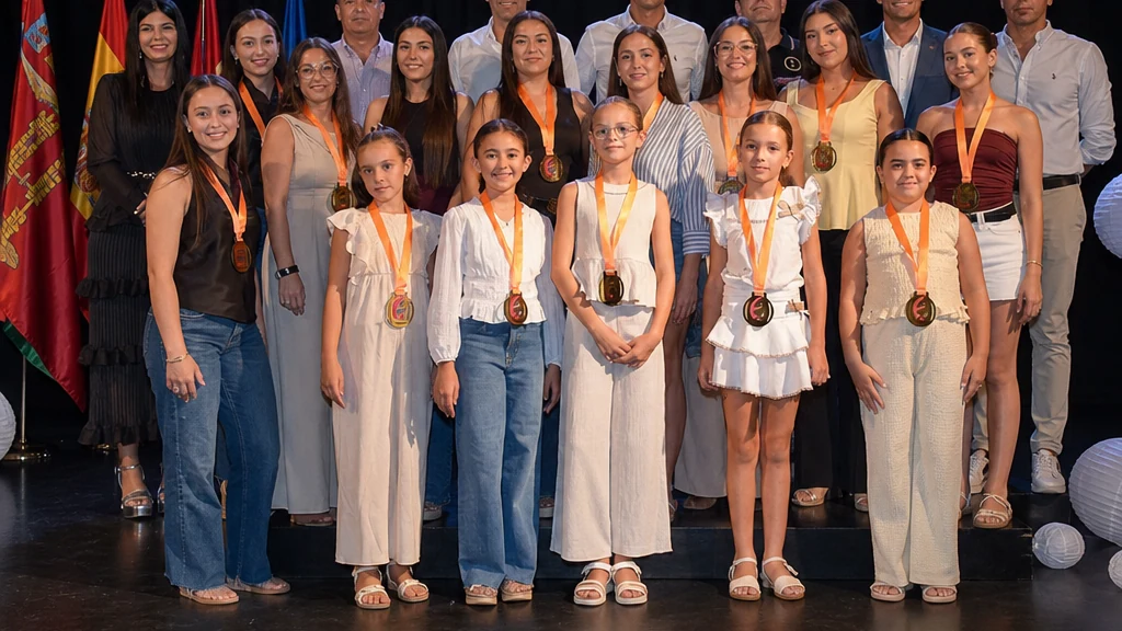 Participantes y premiados durante la primera Gala del Deporte de Alguazas de 2026
