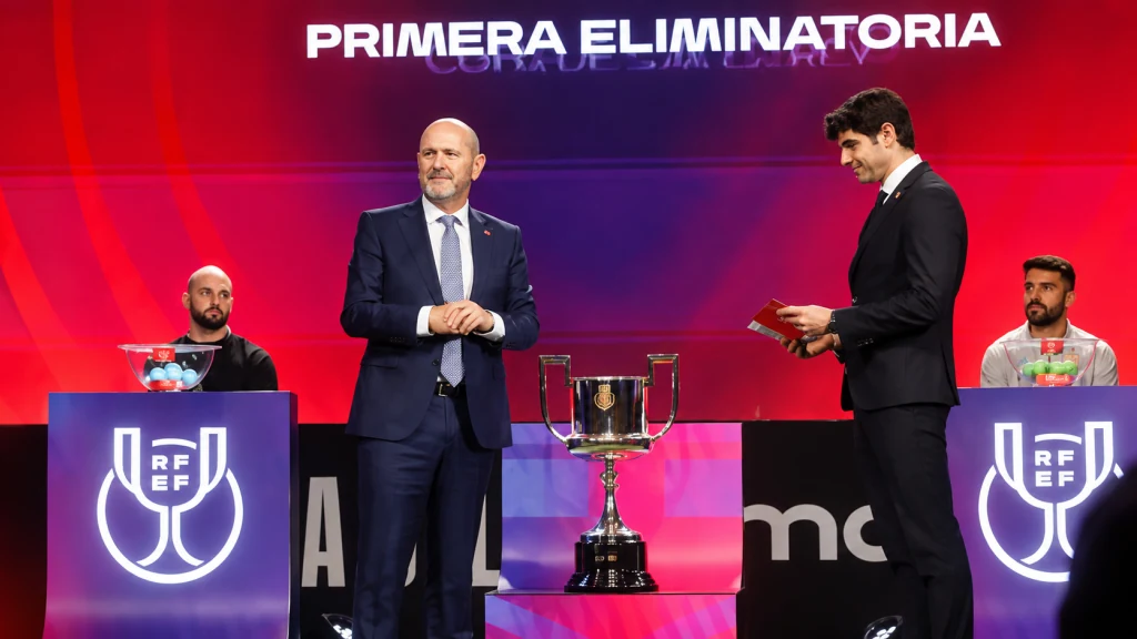 Rafael Louzán durante el sorteo de la primera eliminatoria de la Copa del Rey.