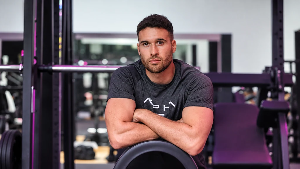 Fran Palazón, candidato a Mister Internacional, en el gimnasio en el que entrena. Ros Cava