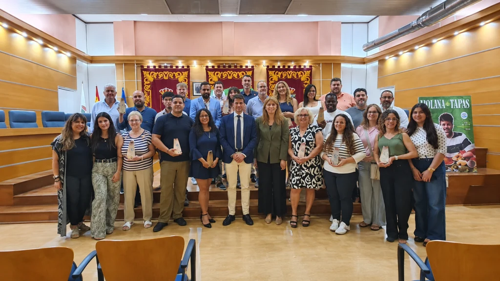 Representantes de los establecimientos premiados en la XVIII Ruta Molina de Tapas 2026, du