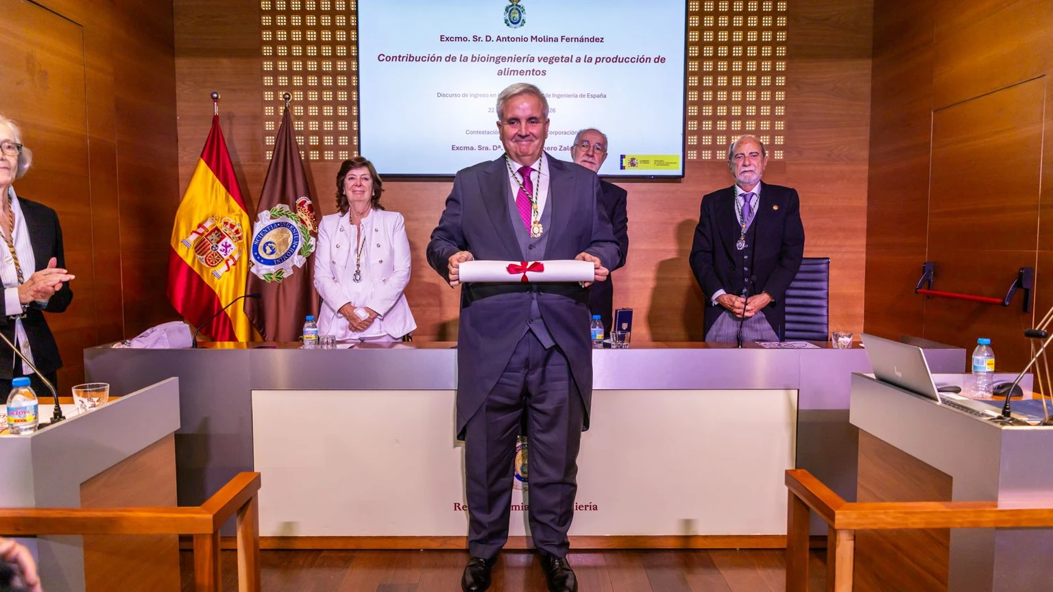 Antonio Molina Fernández durante su toma de posesión como académico de número en la Real Academia de Ingeniería.