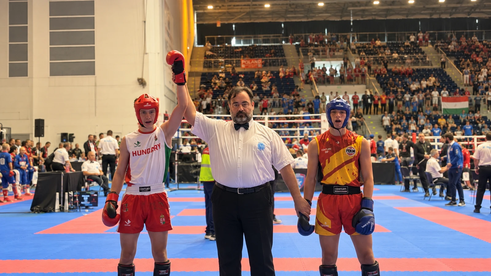 Bogdan Vencel y Antonio Pinto Bueno tras su combate de cuartos en el Mundial WAKO