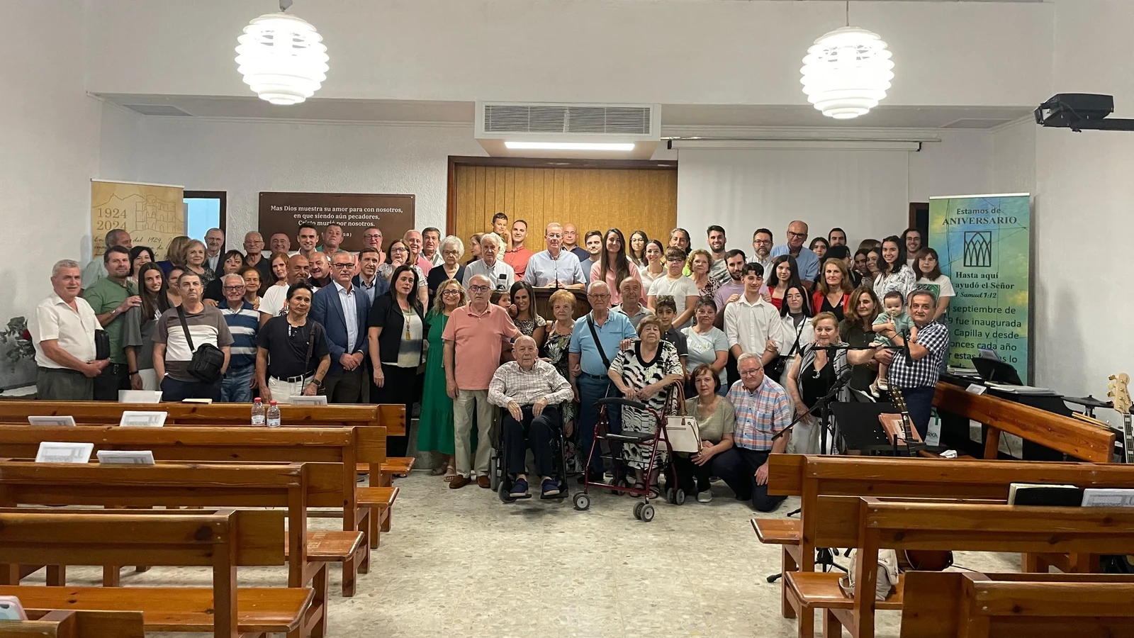 Congregación de la Iglesia Evangélica de Archena durante una conmemoración