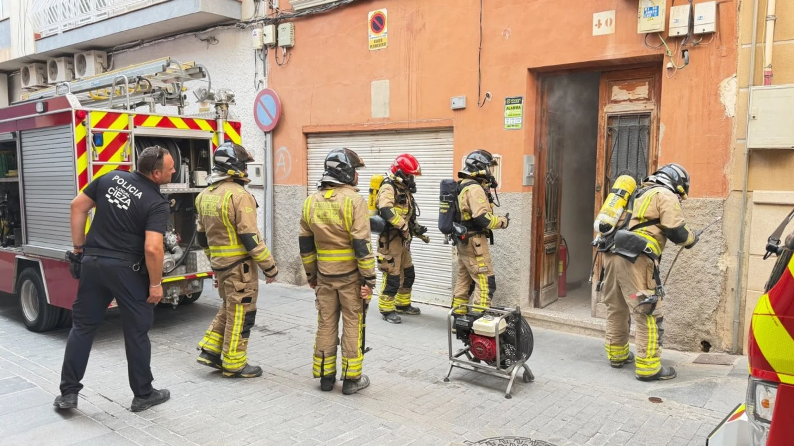 Bomberos intervienen en un edificio de la calle Empedrá de Cieza