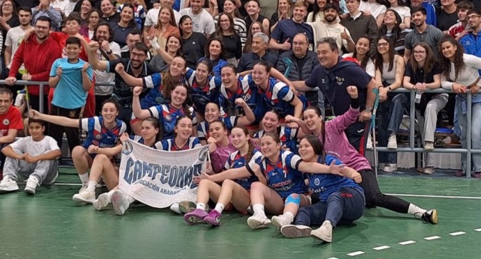 Equipo femenino de la Asociación Abaranera de Balonmano. Foto difundida por Radio Abarán.