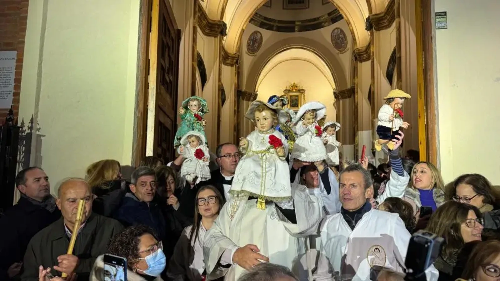 Imágenes del Niño Jesús a la salida de la ermita en Abarán, en una fotografía de archivo de enero de 2026.