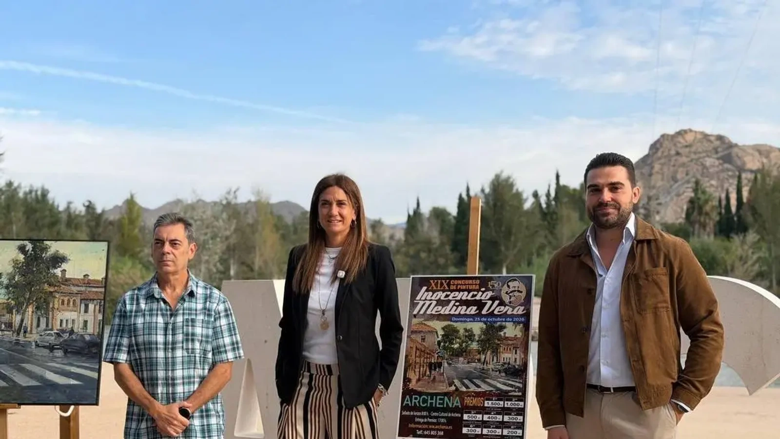 Presentación del concurso de pintura Inocencio Medina Vera en Archena junto al cartel de la edición de 2026