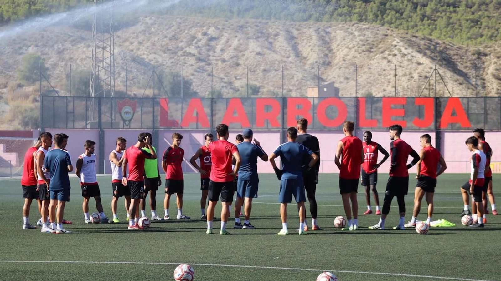 Jugadores del CD Cieza durante un entrenamiento de archivo en el estadio La Arboleja