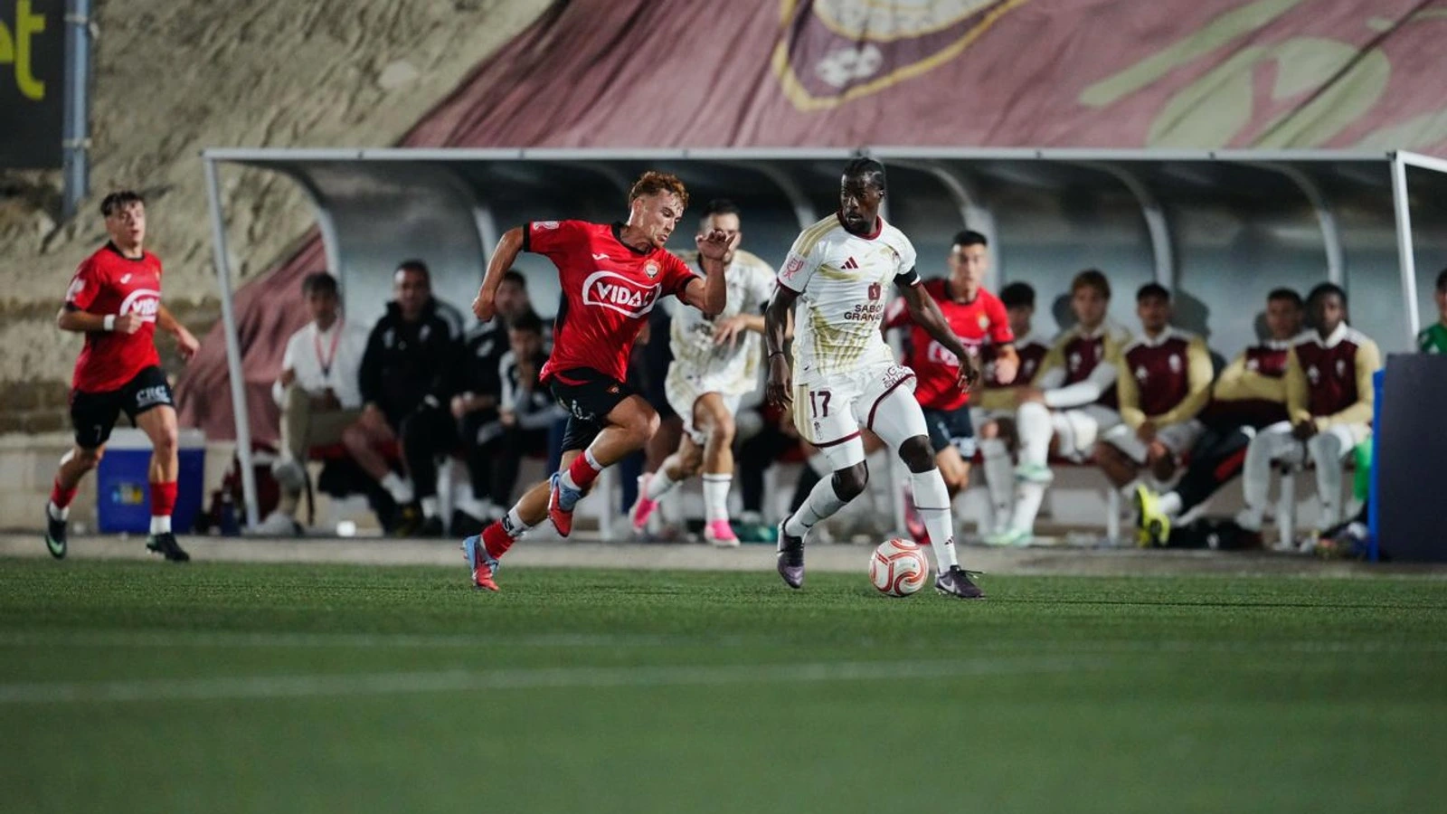Acción del partido de Copa del Rey entre el CD Cieza y el Granada CF en La Arboleja.