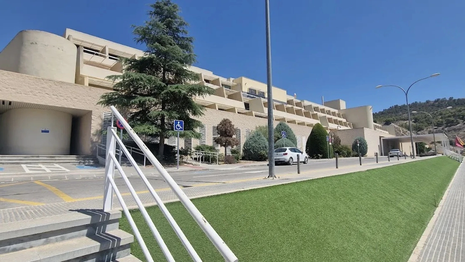 Fachada y accesos del Hospital de la Vega Lorenzo Guirao de Cieza