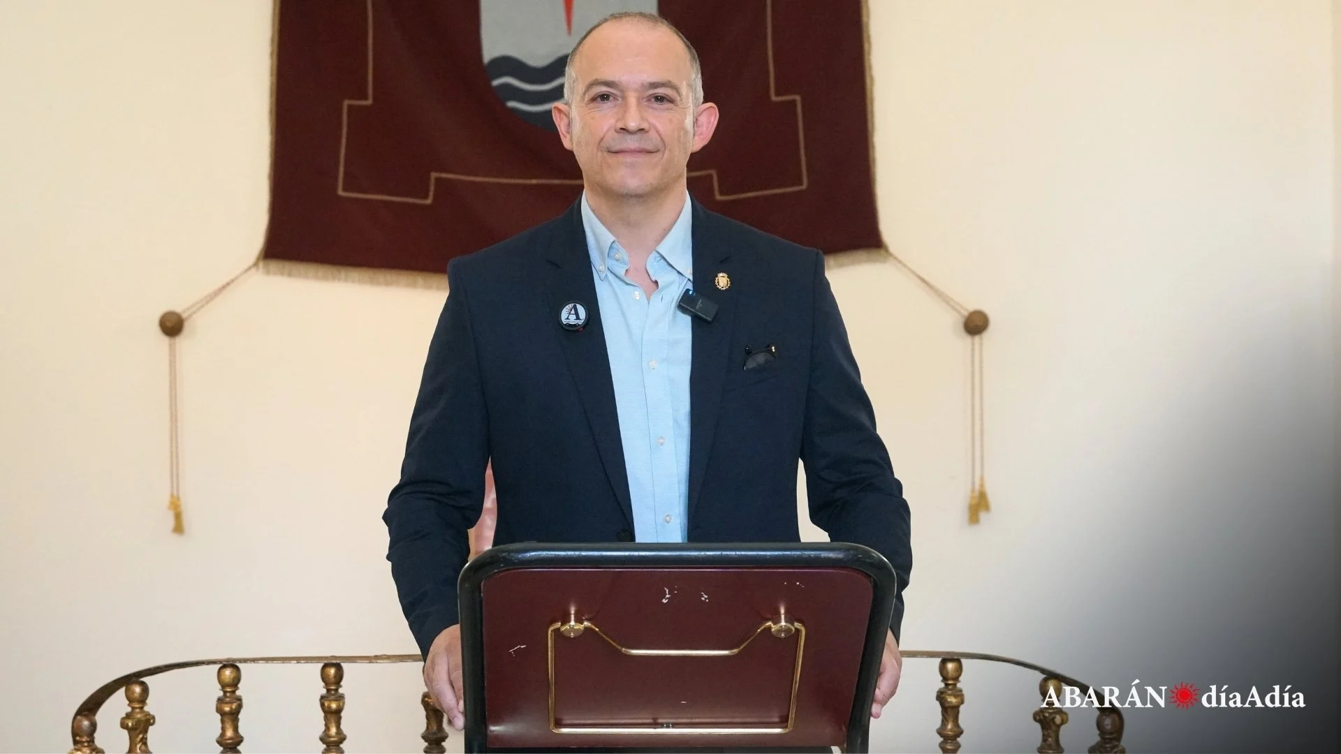 Jesús Gómez, alcalde de Abarán, en el salón de plenos durante su comparecencia