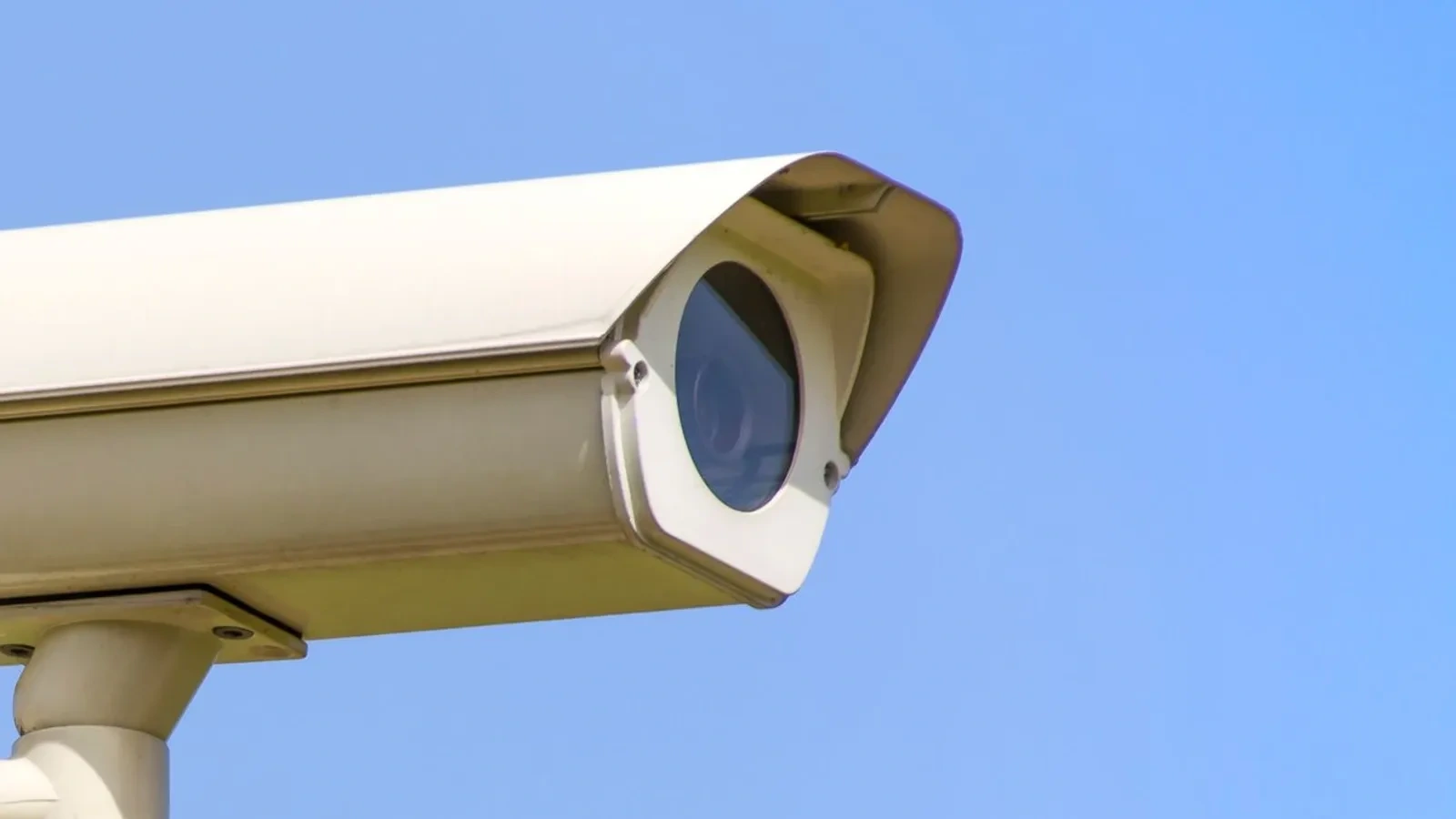 Cámara de vigilancia en una fotografía ilustrativa. No corresponde a la instalación de Lorquí.