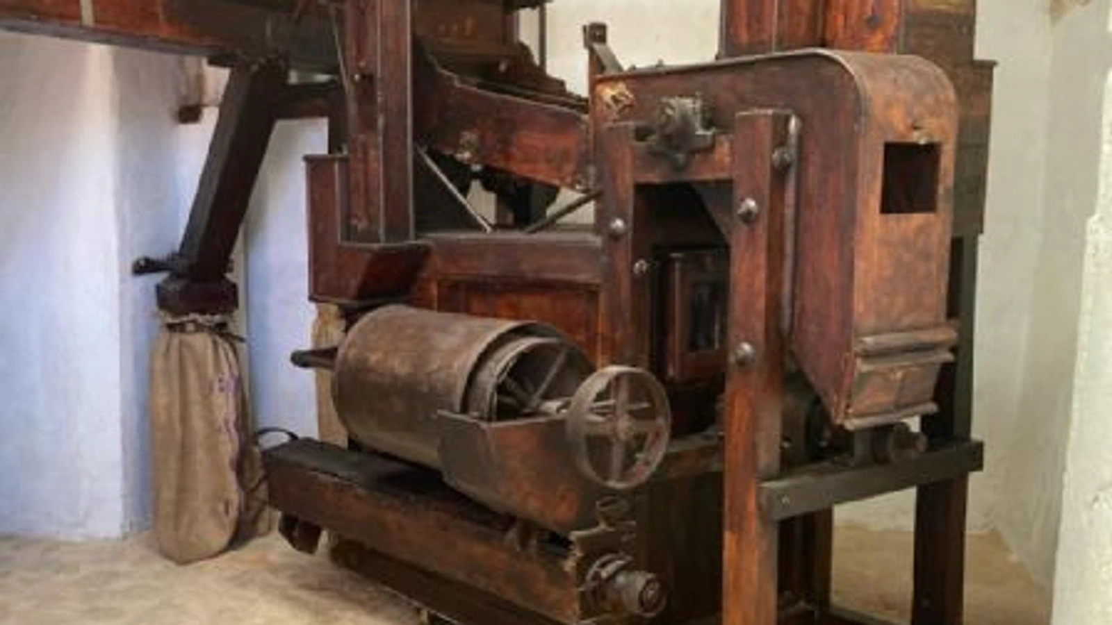 Detalle de la maquinaria conservada en el Molino de la Condomina de Lorquí