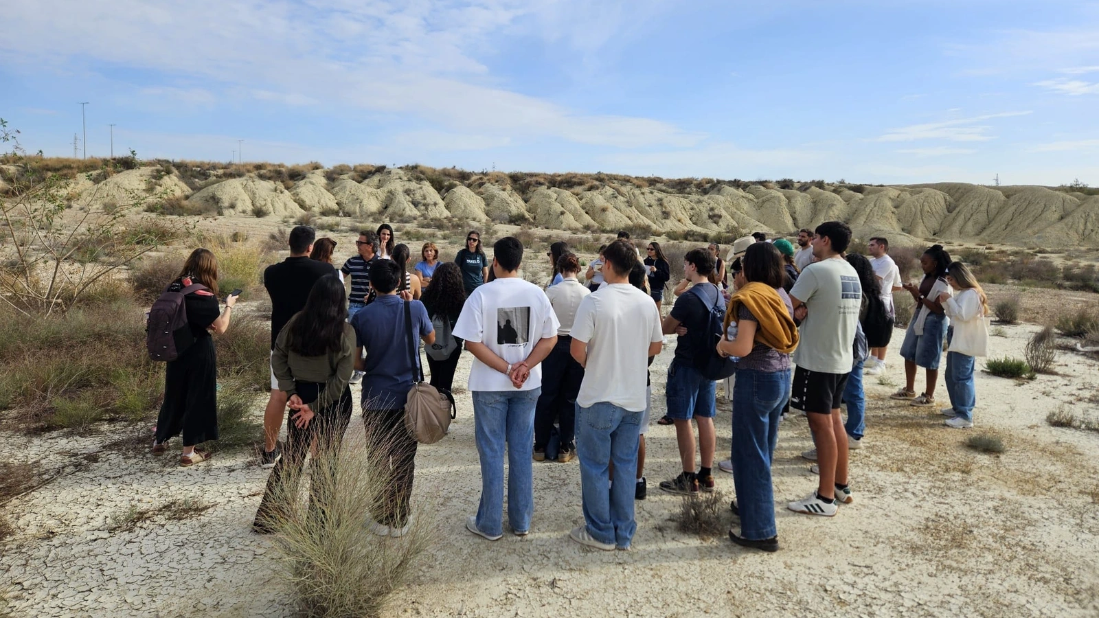 Estudiantes de la UPCT durante la visita al espacio de El Saladar I, en Lorquí.