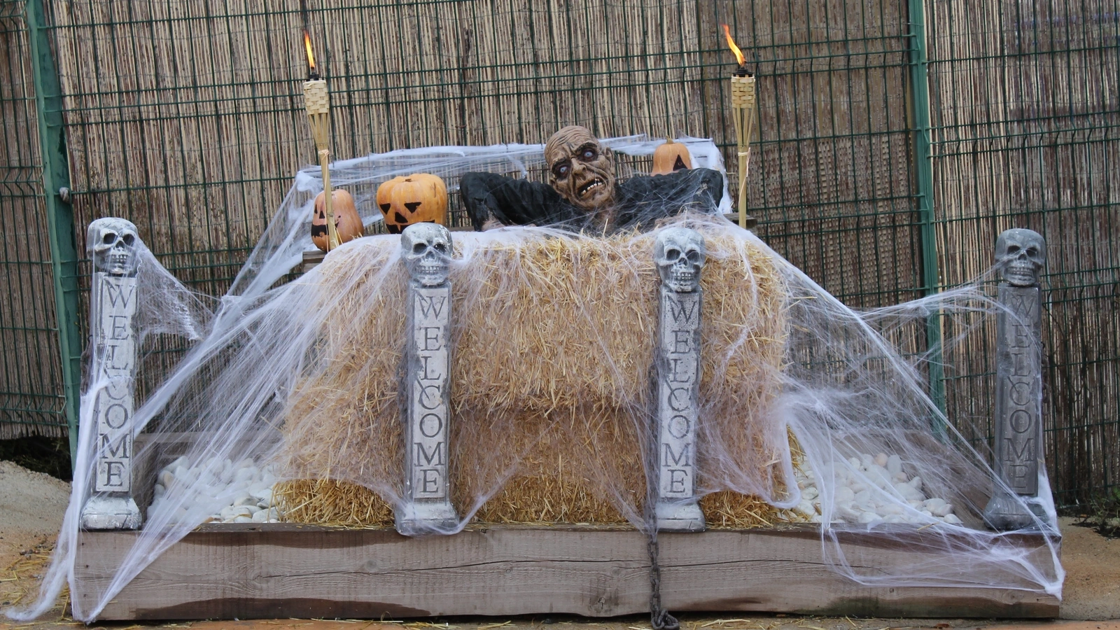 Decoración de Halloween en Terra Natura Murcia, en la fotografía difundida con su programación.