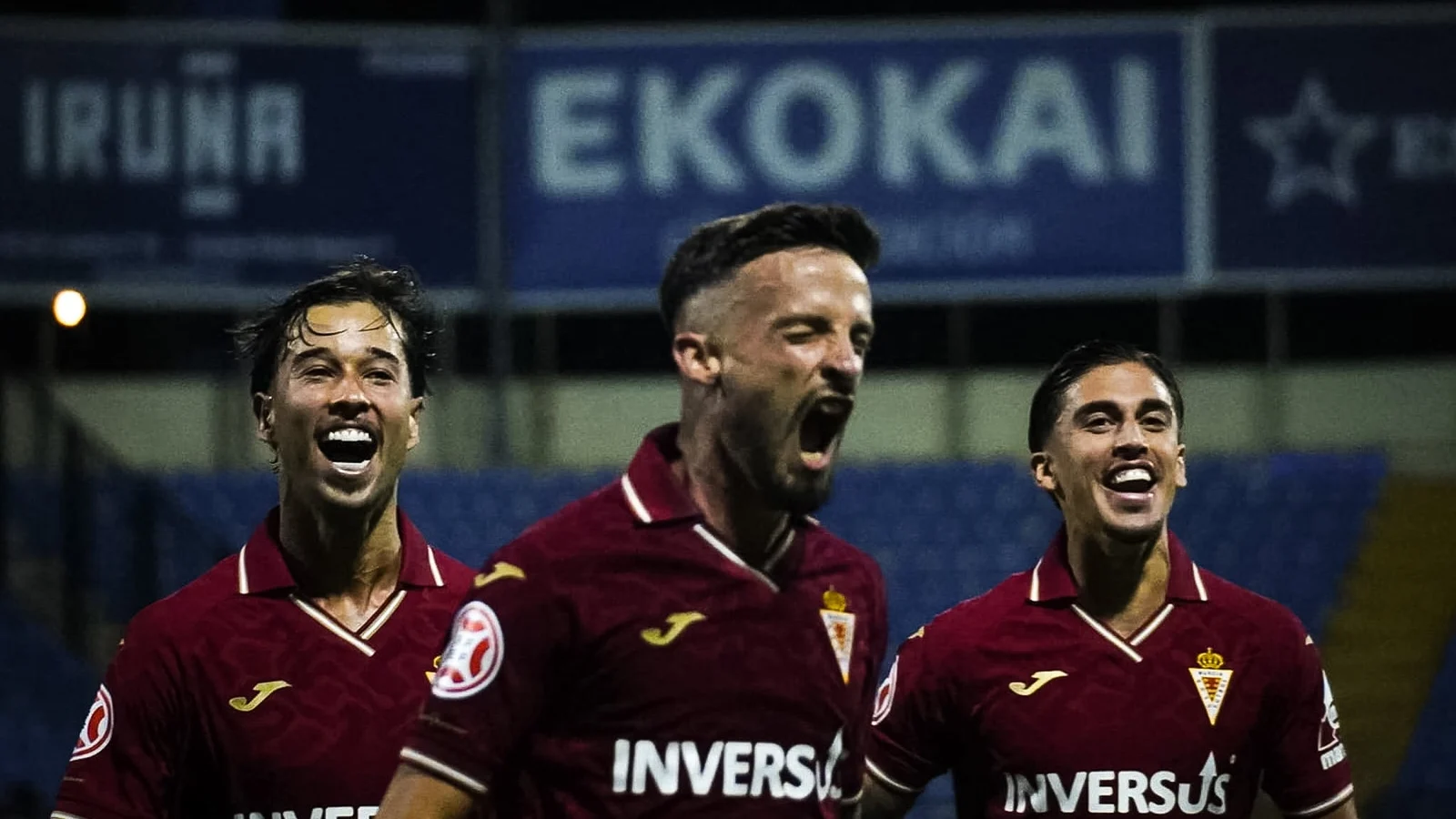 Jugadores del Real Murcia celebran un gol ante el Hércules en el estadio Rico Pérez