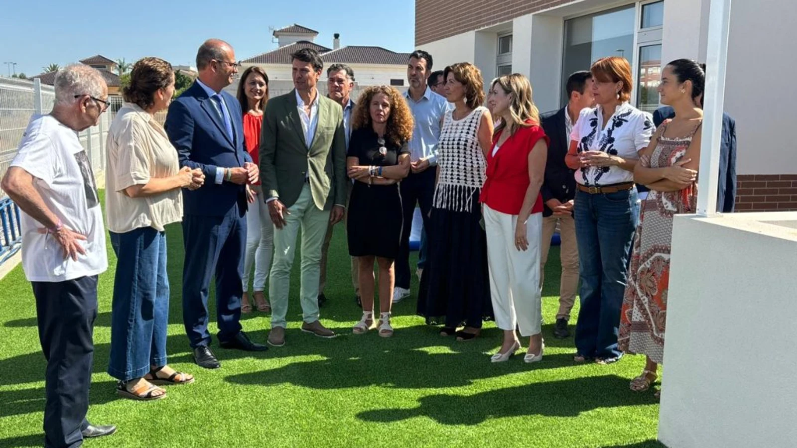 Autoridades durante la inauguración de la escuela infantil Martín Álvarez Muelas en Mirador de Agridulce.