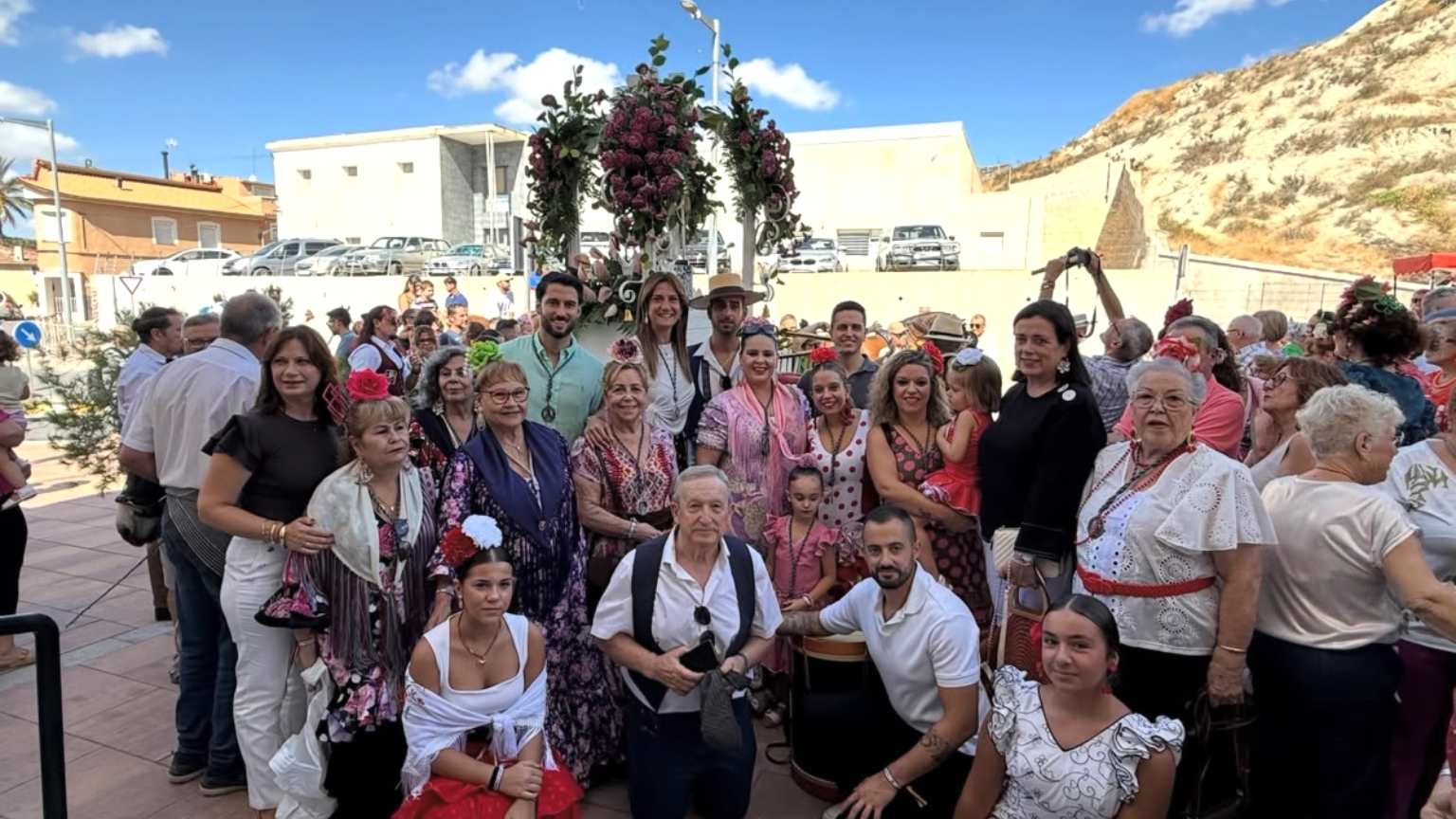La Agrupación Rociera de Archena celebra 25 años y distingue a Patricia Fernández