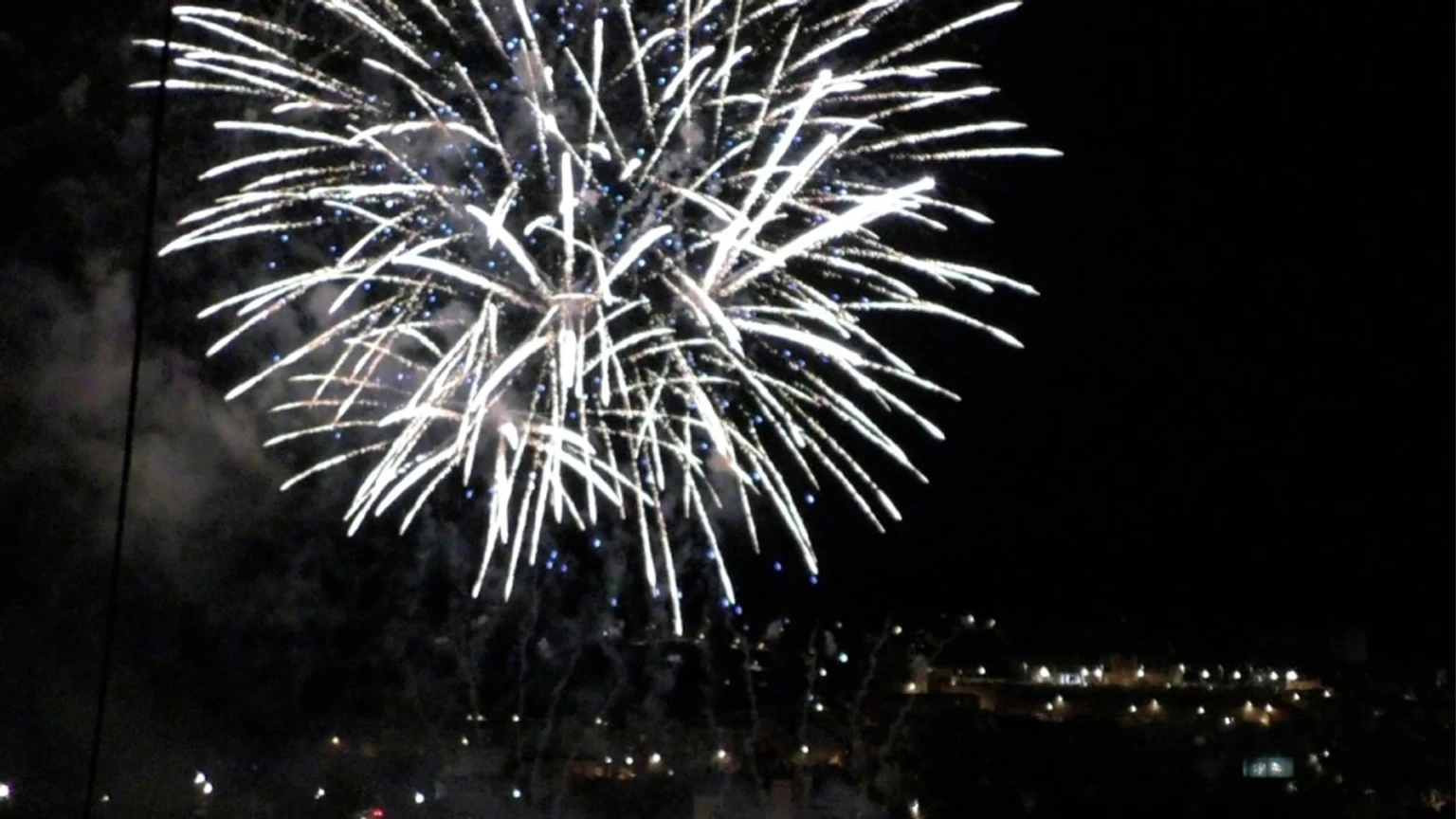 Castillo de fuegos artificiales sobre Abarán durante sus fiestas