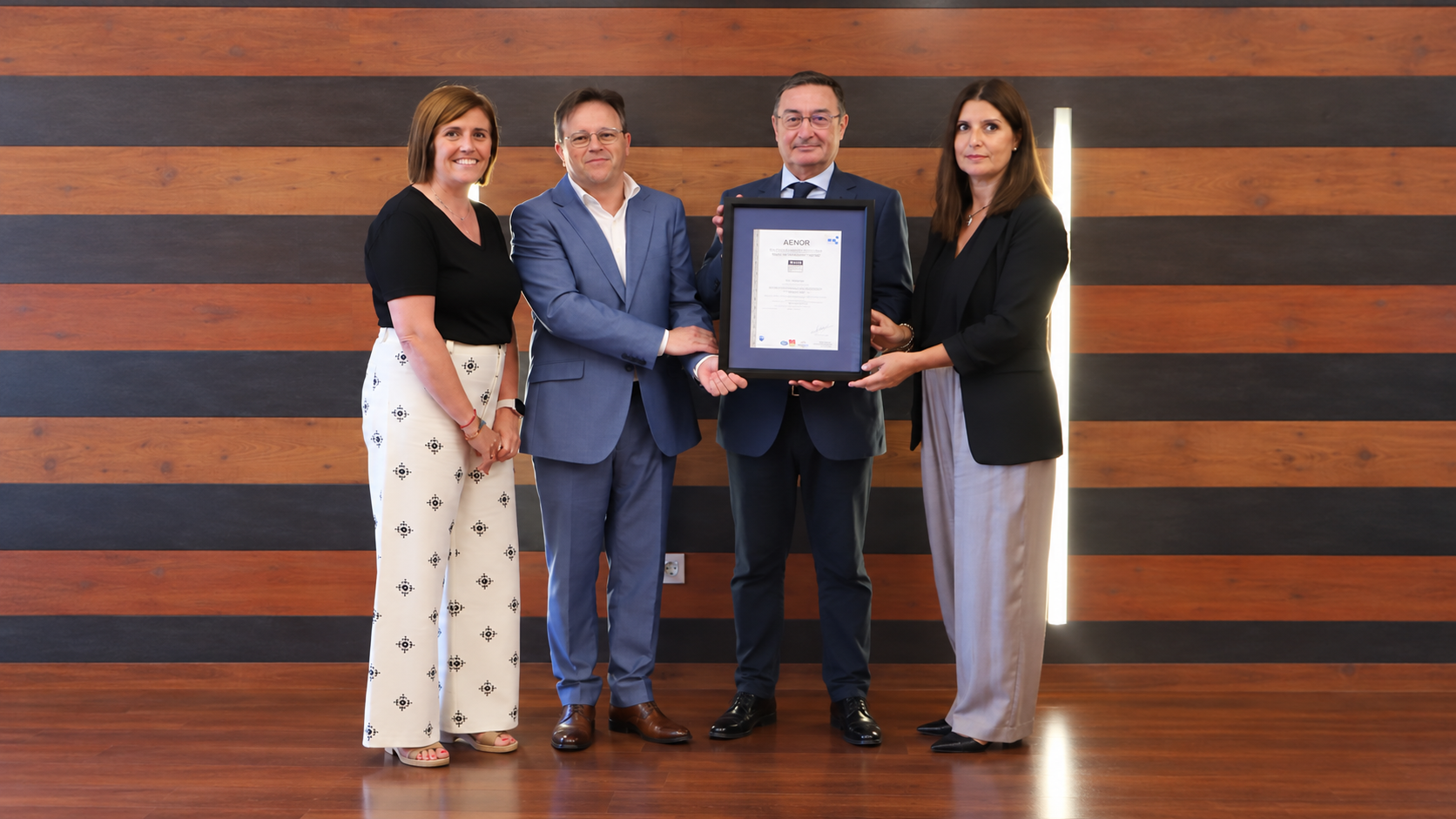 Entrega de la certificación de AENOR