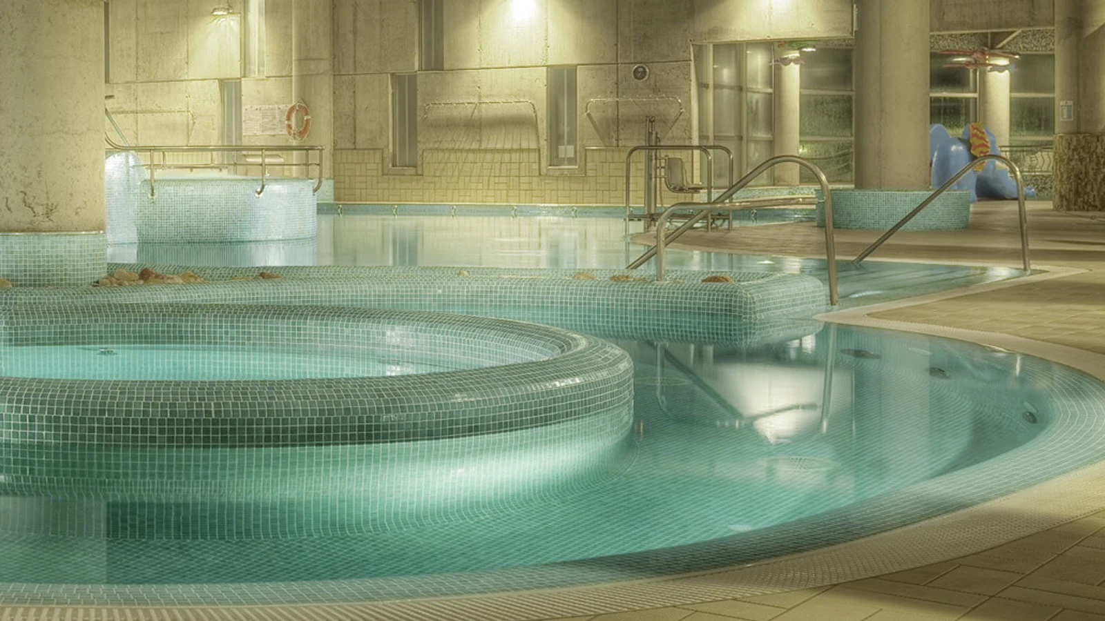 Piscinas termales del Balneario de Archena como icono turístico del municipio