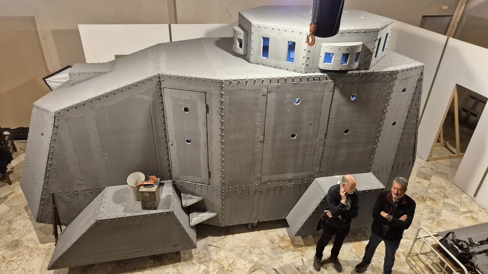 Maqueta a tamaño real del blindado utilizada para el rodaje de Blindado 6 en Archena