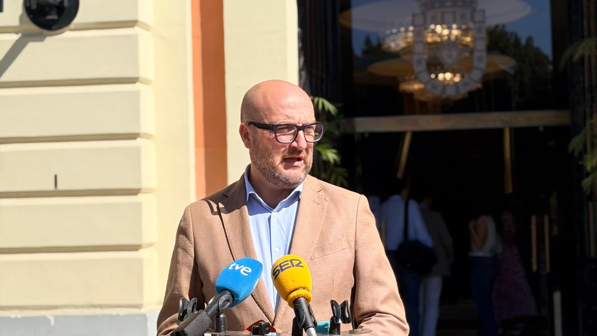 José Francisco Muñoz presenta el dispositivo de transporte para la Romería de la Fuensanta en Murcia