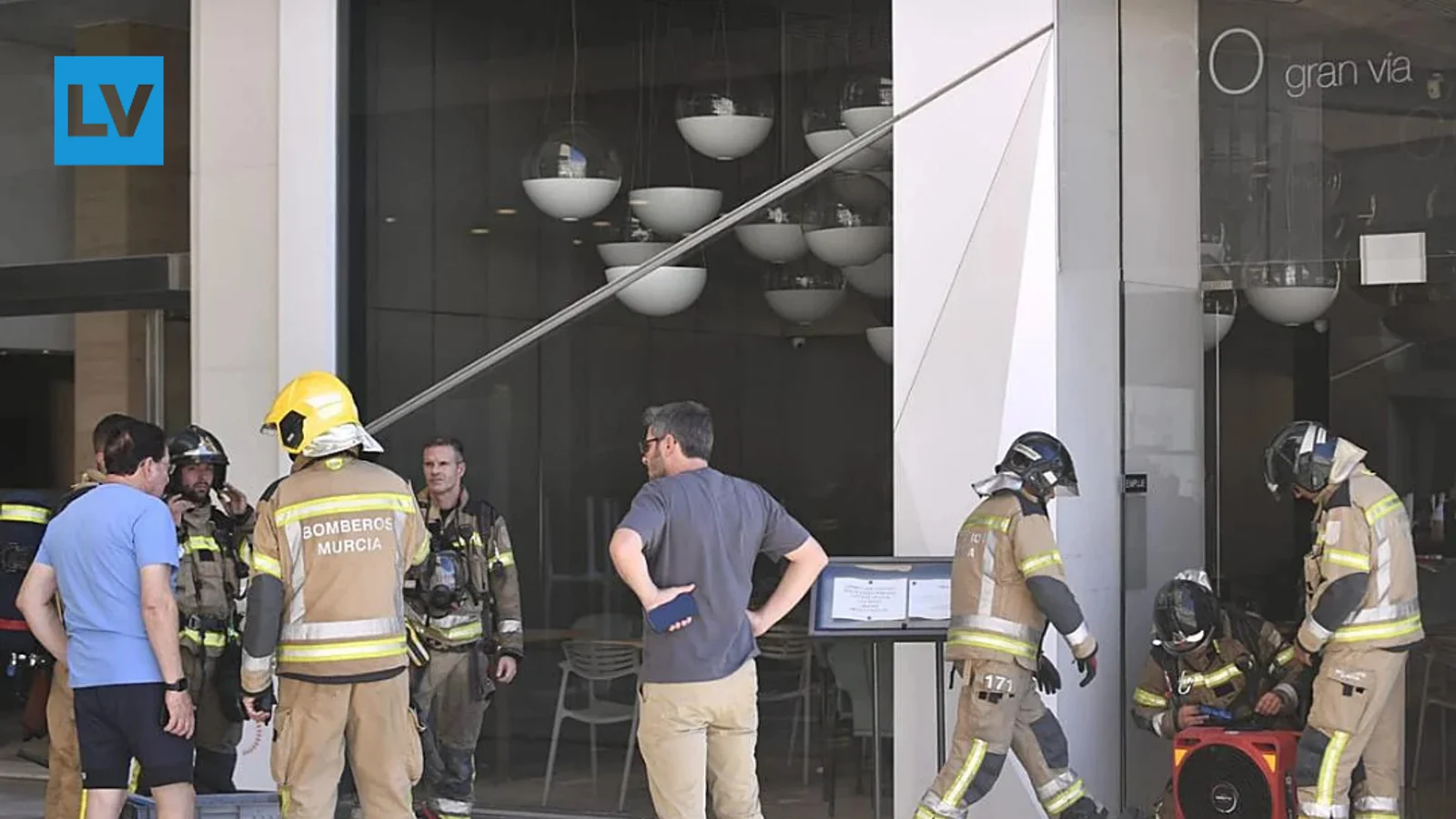 Bomberos de Murcia intervienen en el restaurante Drexco, junto a la Gran Vía de Murcia