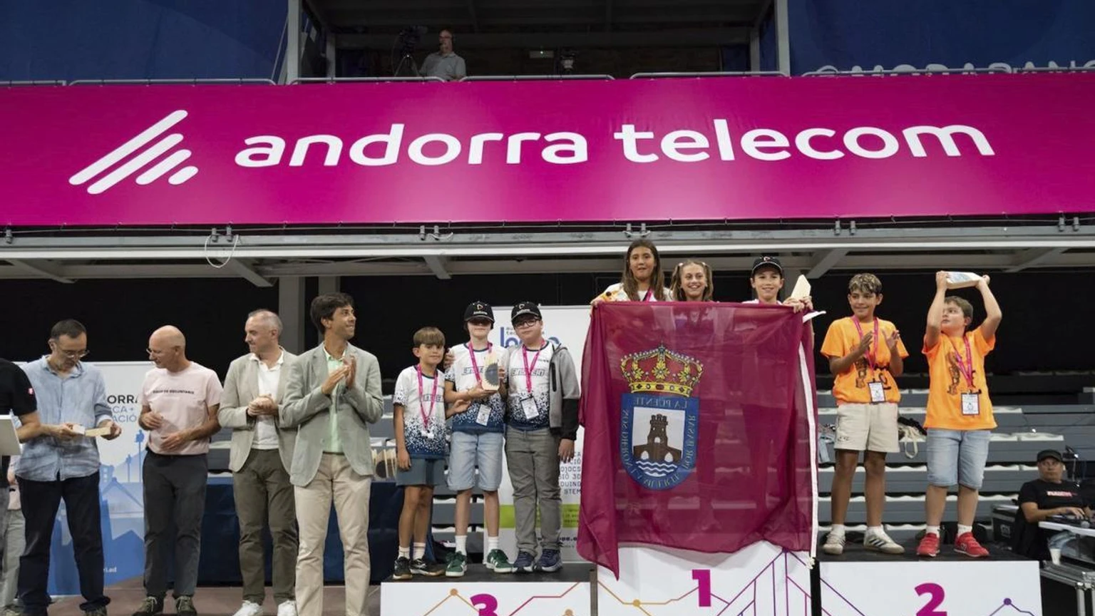 Equipo del CEIP Pedro Rodríguez de Cieza en el podio de la fase nacional de la World Robot Olympiad en Andorra.
