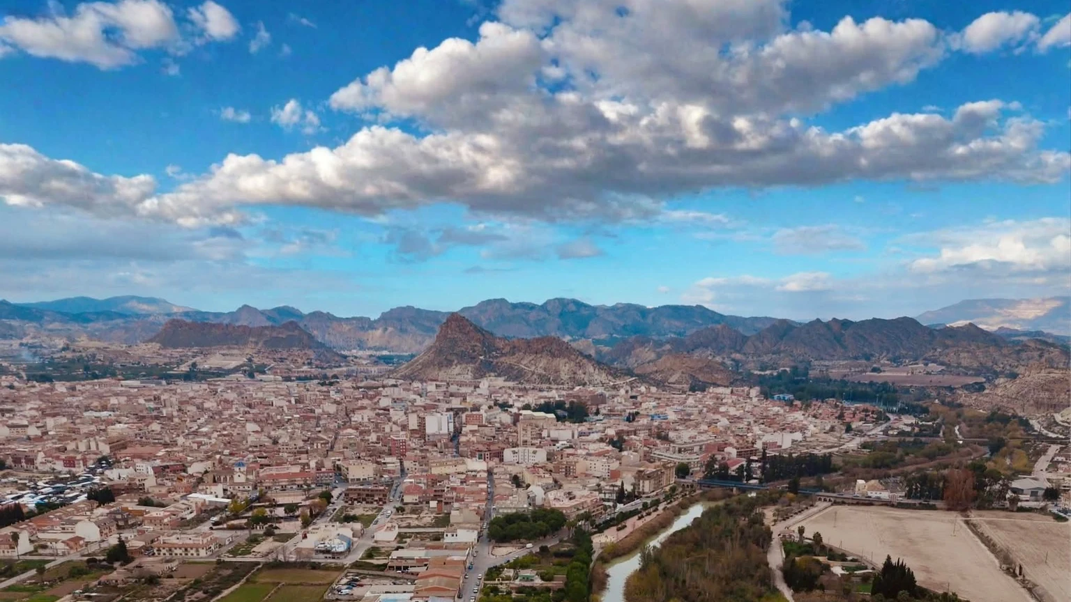 Vista aérea de Archena bajo un cielo nuboso