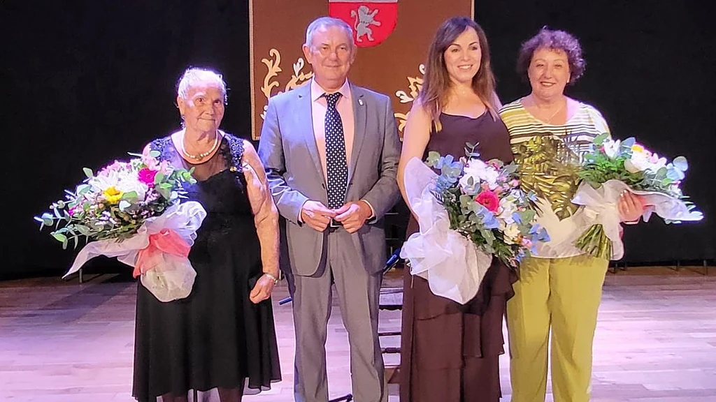 Rebeca Pérez durante el pregón de las fiestas patronales de Ojós