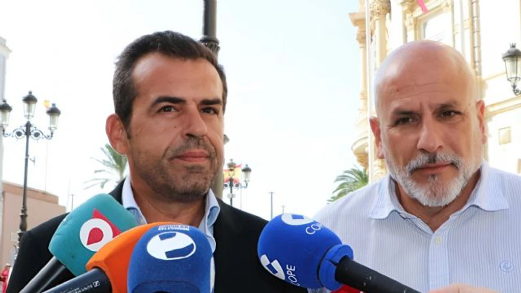 Vox eleva la presión por las llegadas de pateras a la costa de la Región de Murcia