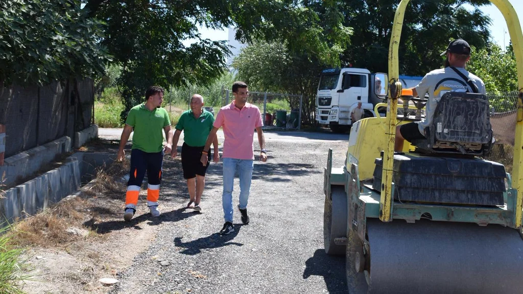Camino rural pavimentado durante la actuación municipal en El Paraje de Alguazas