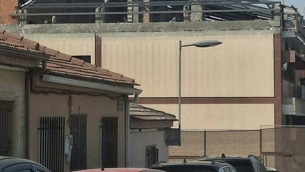Estructura sin terminar de la cubierta del CEIP San Miguel de Molina de Segura
