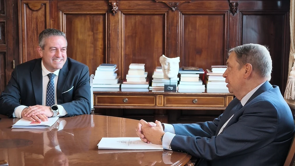 Joaquín Buendía y Luis Planas durante su reunión sobre agricultura y el Trasvase Tajo-Segu