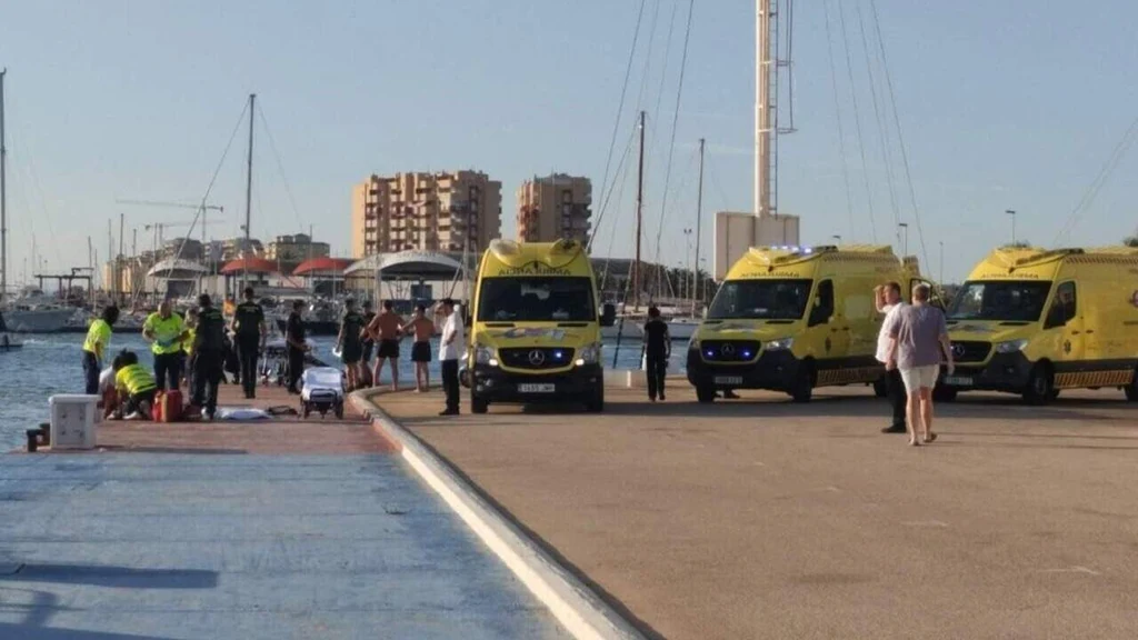Operativo de rescate marítimo de una embarcación frente a la costa de Cartagena