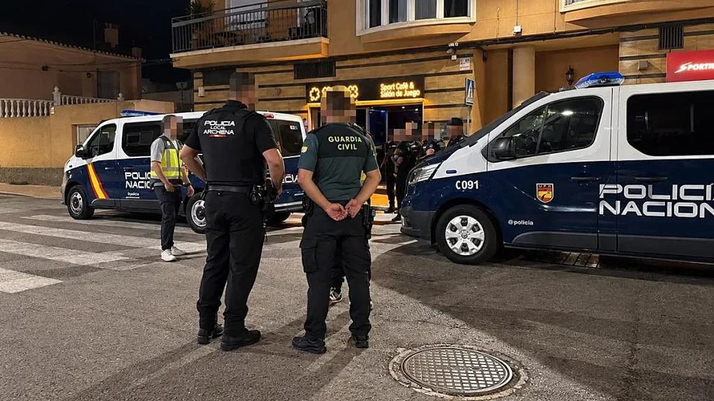 Agentes de la Policía Nacional durante el dispositivo conjunto de seguridad desarrollado e