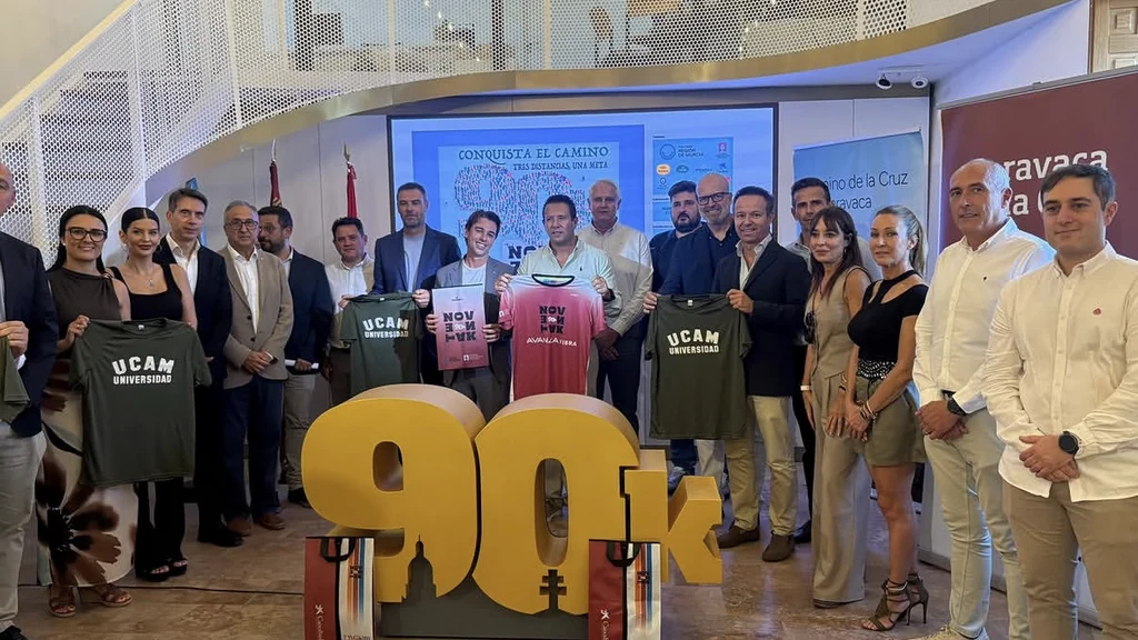 Presentación de la IX edición de la 90K Camino de la Cruz con representantes de los munici