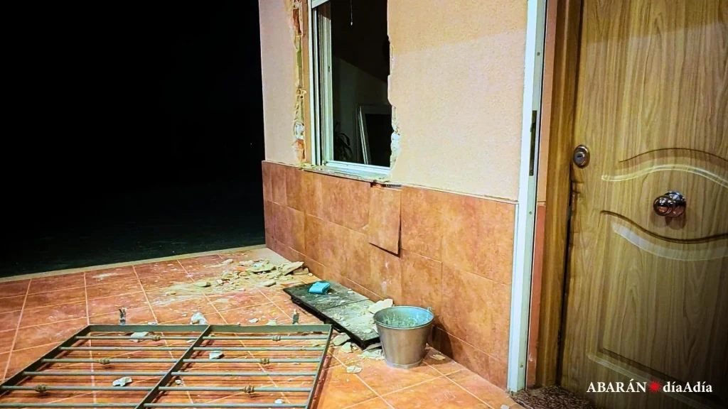 Ventana con reja en la fachada de una vivienda rural, imagen de apoyo sobre el robo en La 