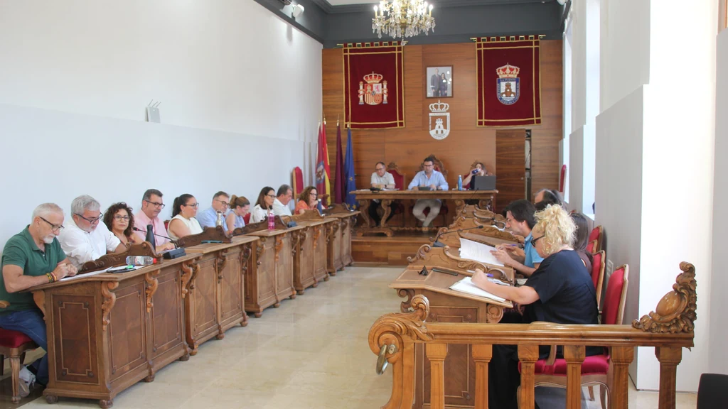 Vista del salón de plenos del Ayuntamiento de Cieza durante una sesión municipal
