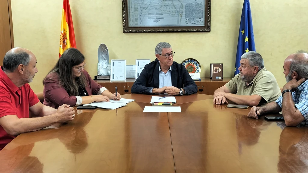 Representantes de la CHS y de los regantes de Cieza-Calasparra en una reunión de trabajo