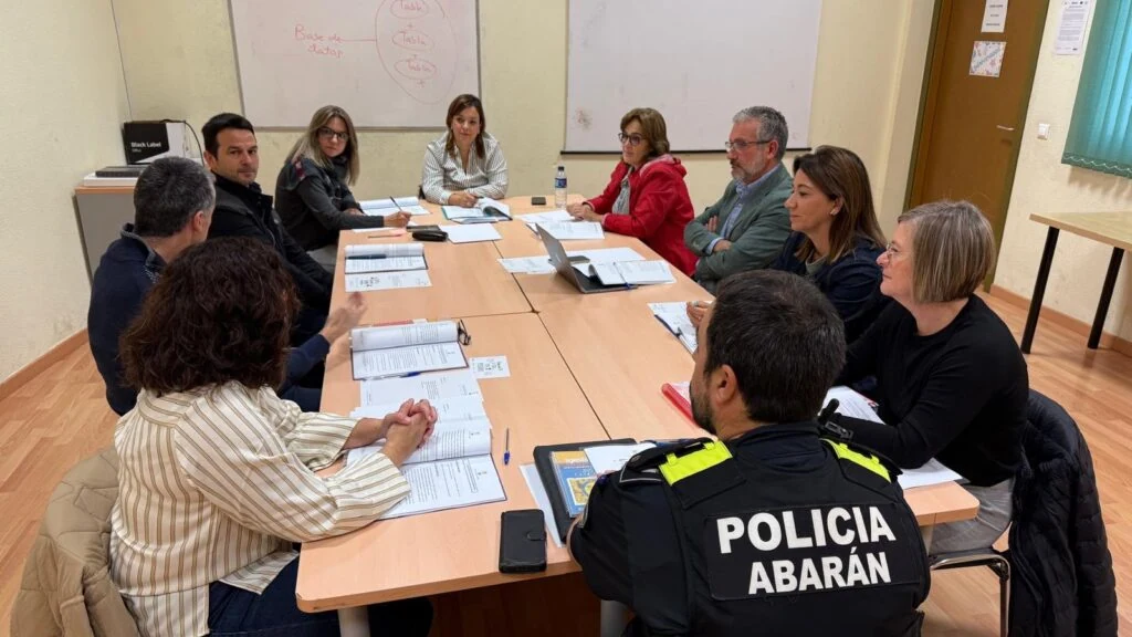 La Comisión Municipal de Absentismo Escolar, en una imagen publicada junto a la informació