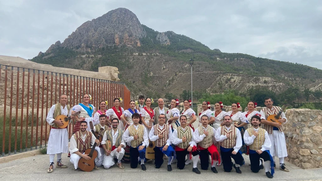 Imagen asociada a la participación del grupo ciezano en Danzas Tradicionales de España.