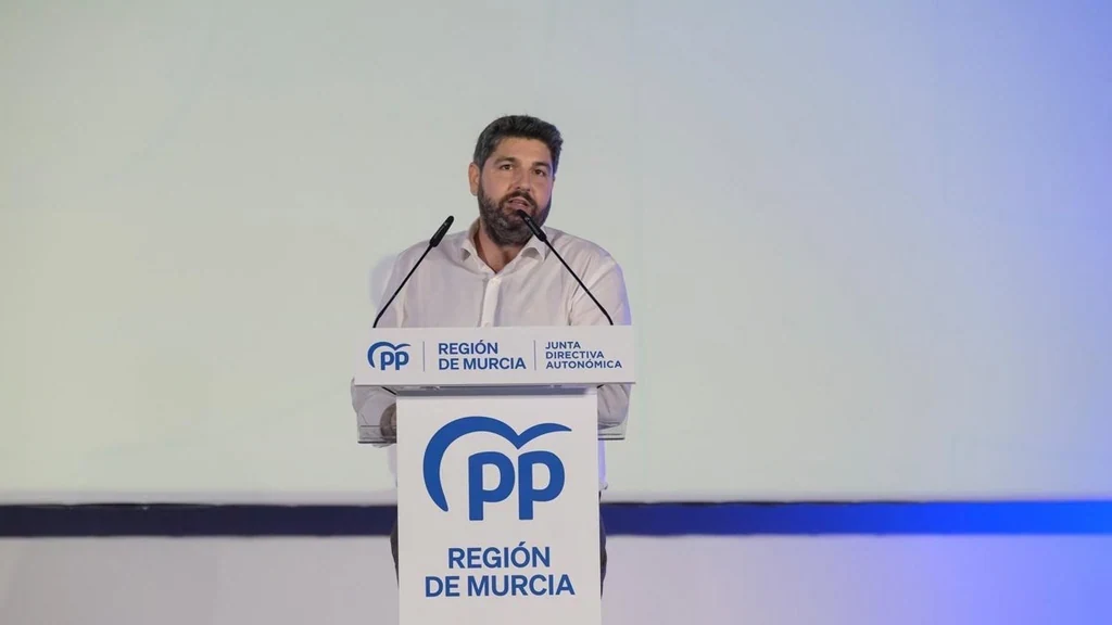 López Miras da por casi cerradas las listas del PP para las generales y destaca al alcalde