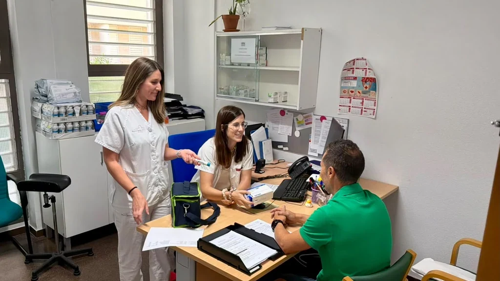 Fotografía publicada con la información sobre la ampliación horaria de la consulta.