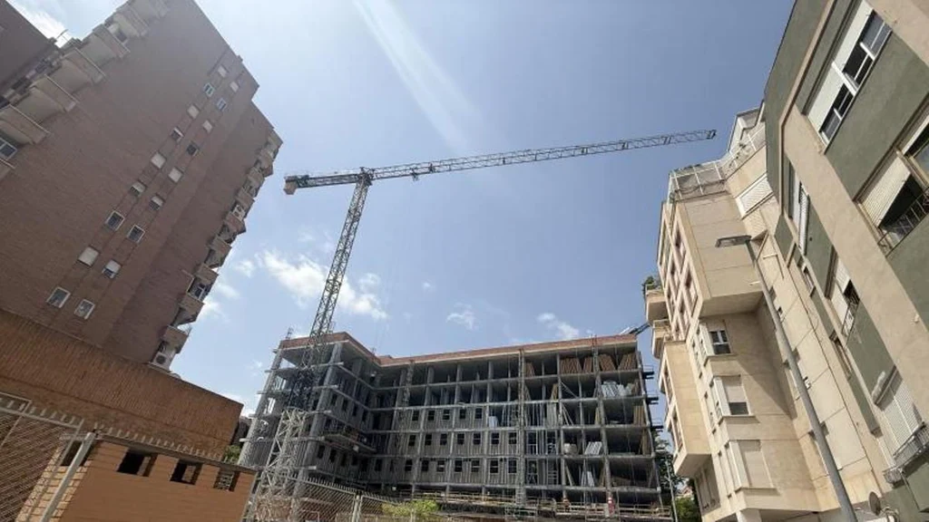 Edificio en construcción en la zona norte de Murcia.