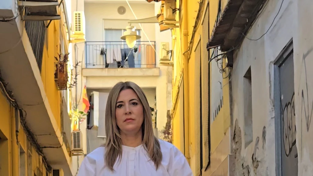 Isabel Gadea, portavoz del PSOE de Molina de Segura, en una calle del municipio