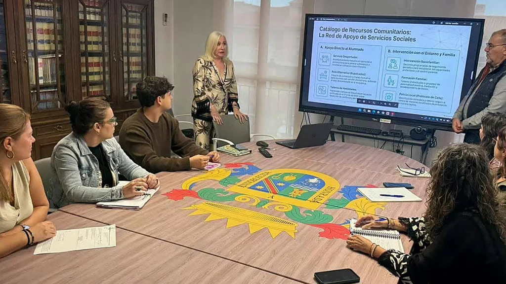 Sesión de trabajo de los equipos municipales de Alguazas sobre el plan contra el absentismo escolar